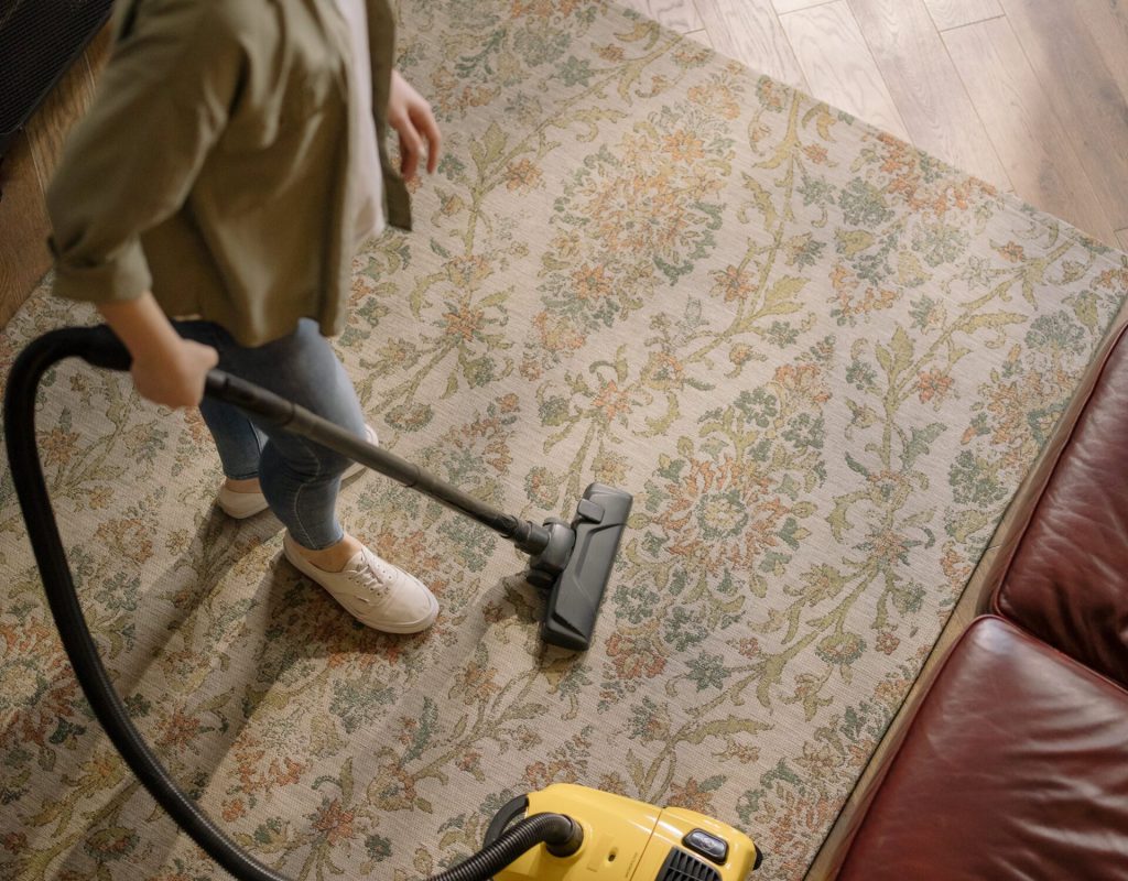 pexels-cottonbro-studio-4107275-1 Professional deep cleaning service in a Louisville, KY home